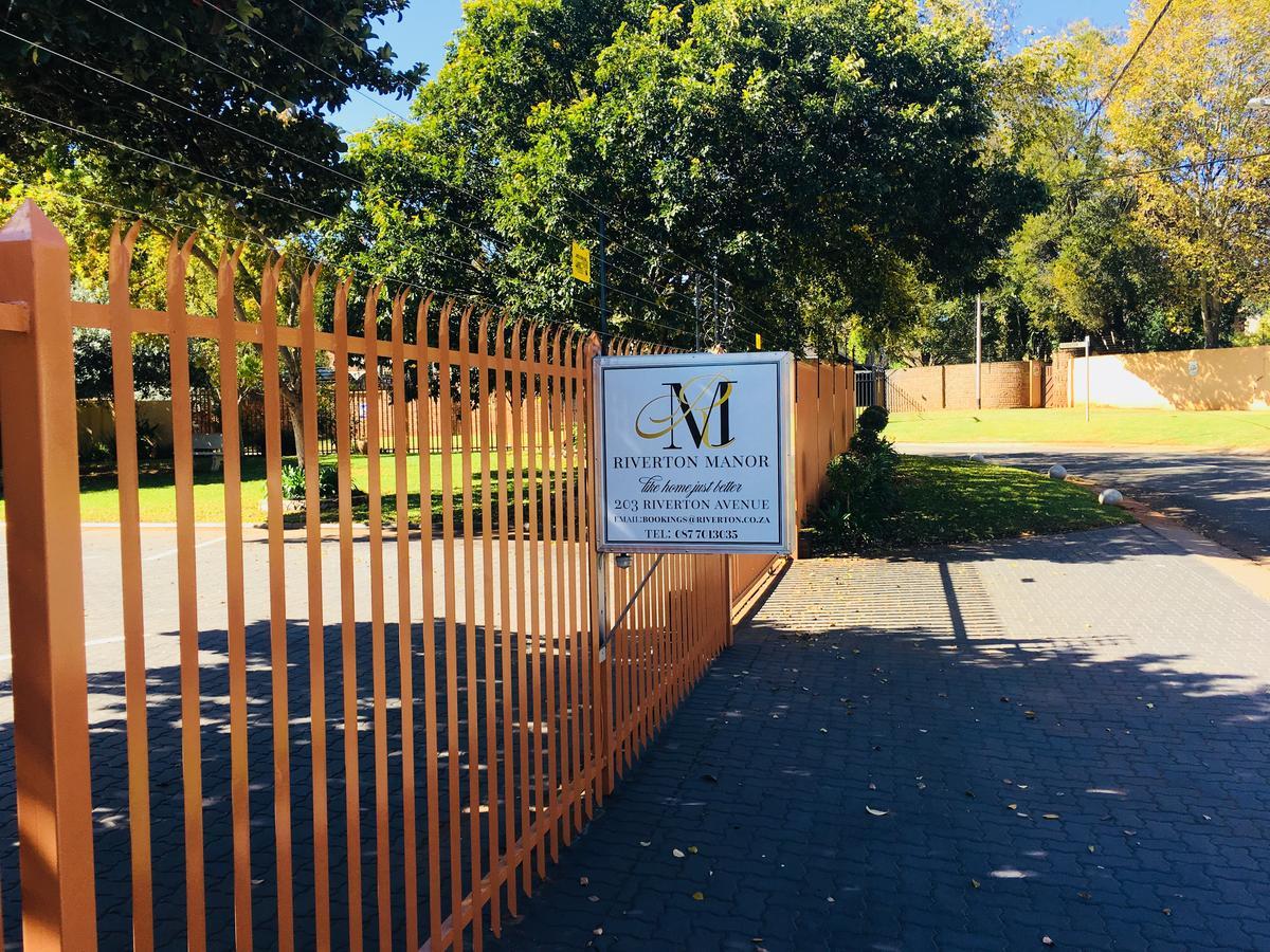 Riverton Manor Centurion Exterior photo
